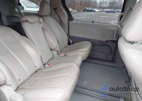 2014 Toyota Sienna Xle V6 8 Passenger z USA, uszkodzony, nr VIN 5TDYK3DC0ES443577